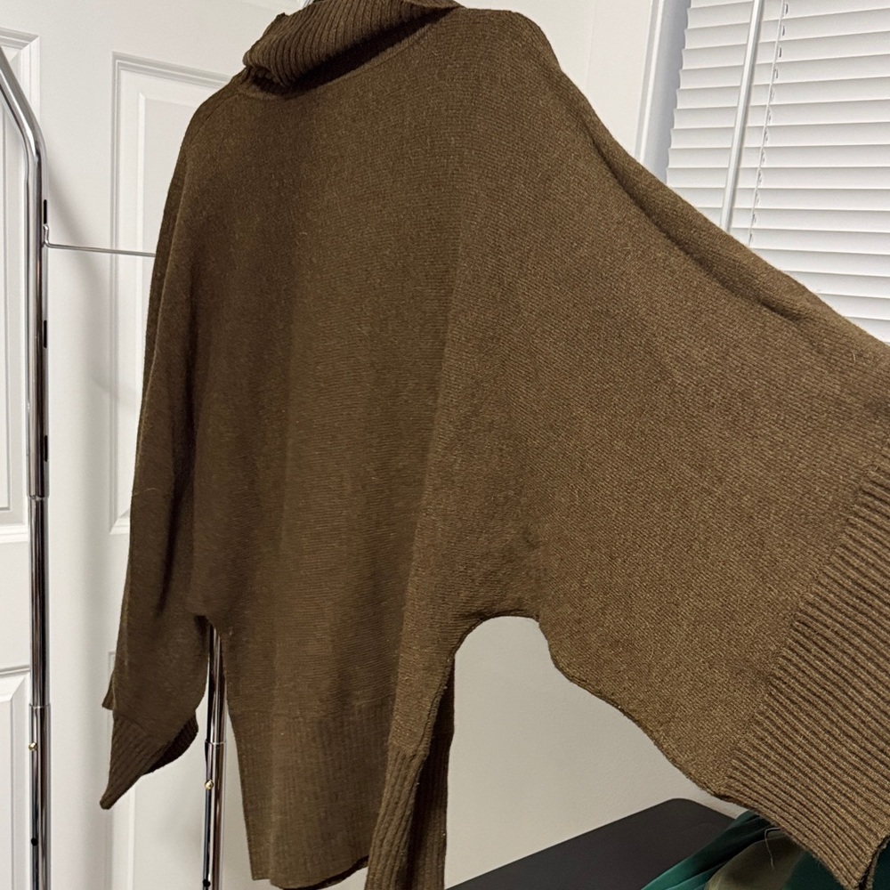 Mercer & Madison Olive Knit Sweater - Picture 4 of 4